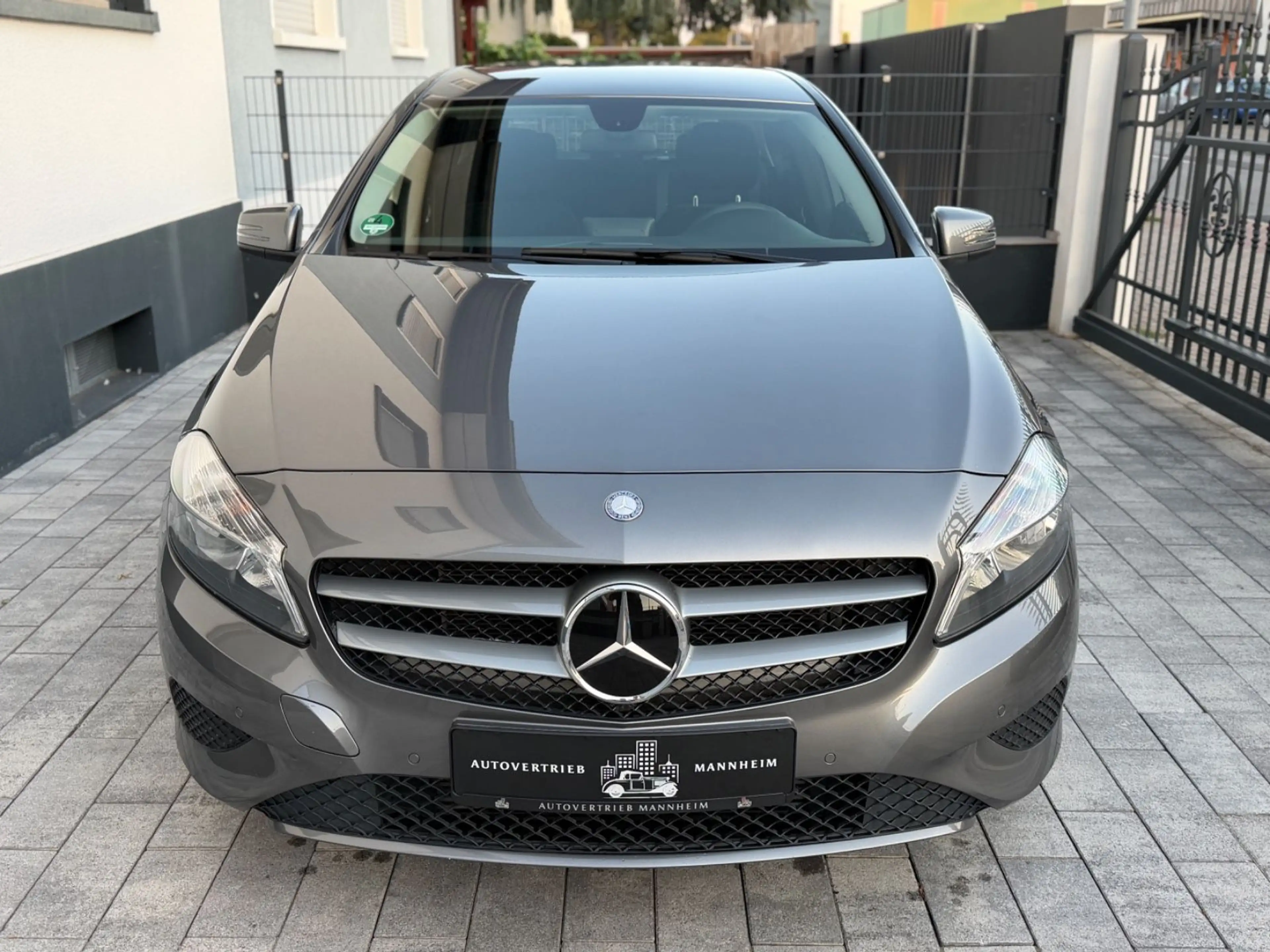 Mercedes-Benz A 180 BlueEfficiency /PDC/SHZ/MFL/NAVI — photo 2