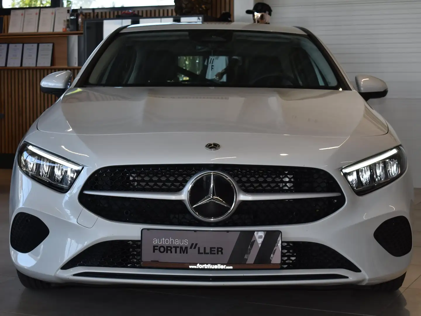 Mercedes-Benz A 180 A 180 d Aut. Grau - 2