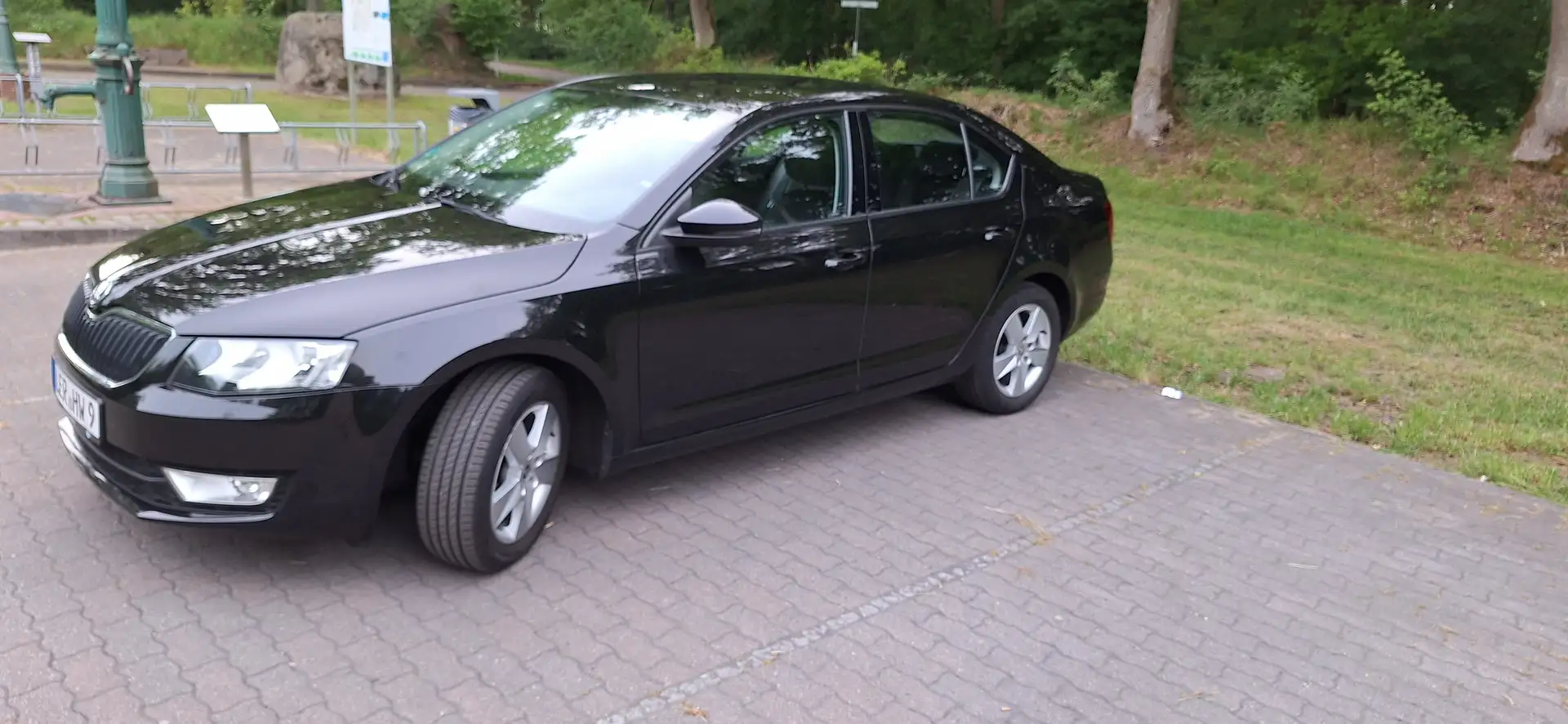 Skoda Octavia Ambition Schwarz - 2