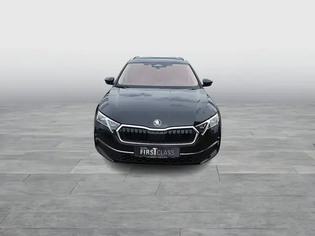 Skoda Octavia view 2