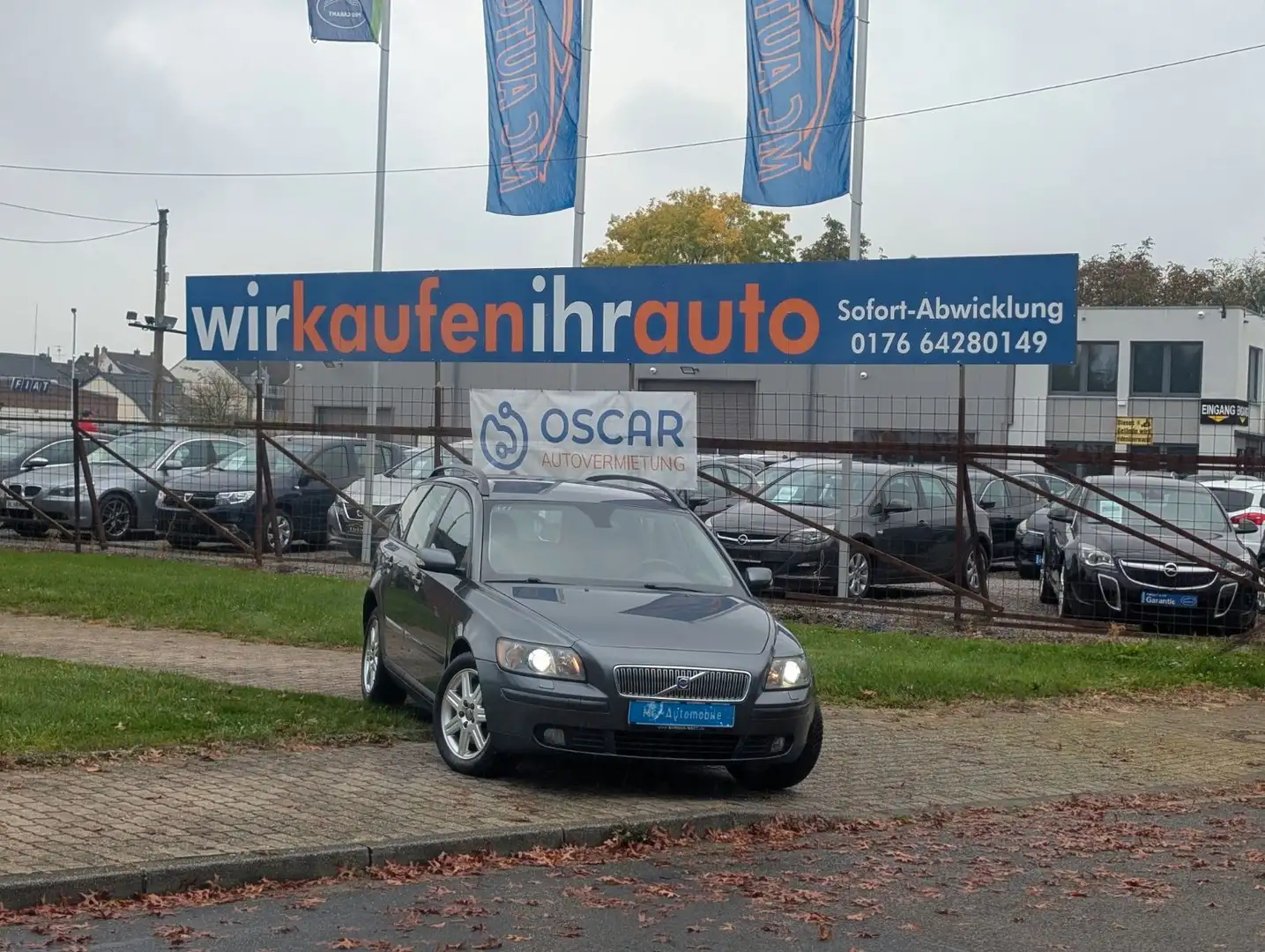 Volvo V50 Kombi 2.0 D Momentum*TEMPOMAT*PDC*XENON !! Grau - 1