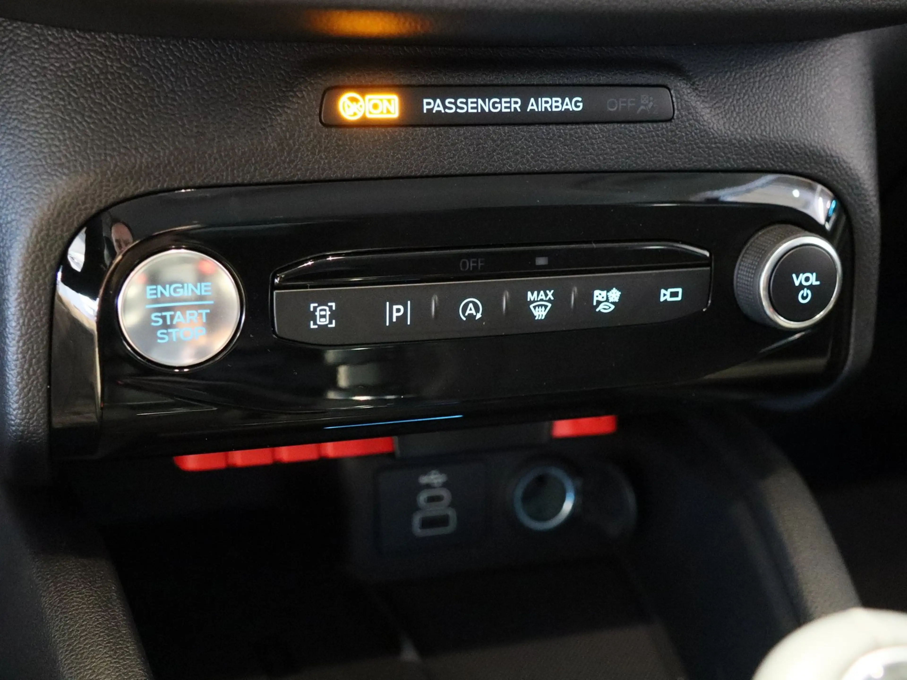 Ford Kuga Titanium Ganzjahresreifen WP+Fahrerassistenz-Paket — photo 8