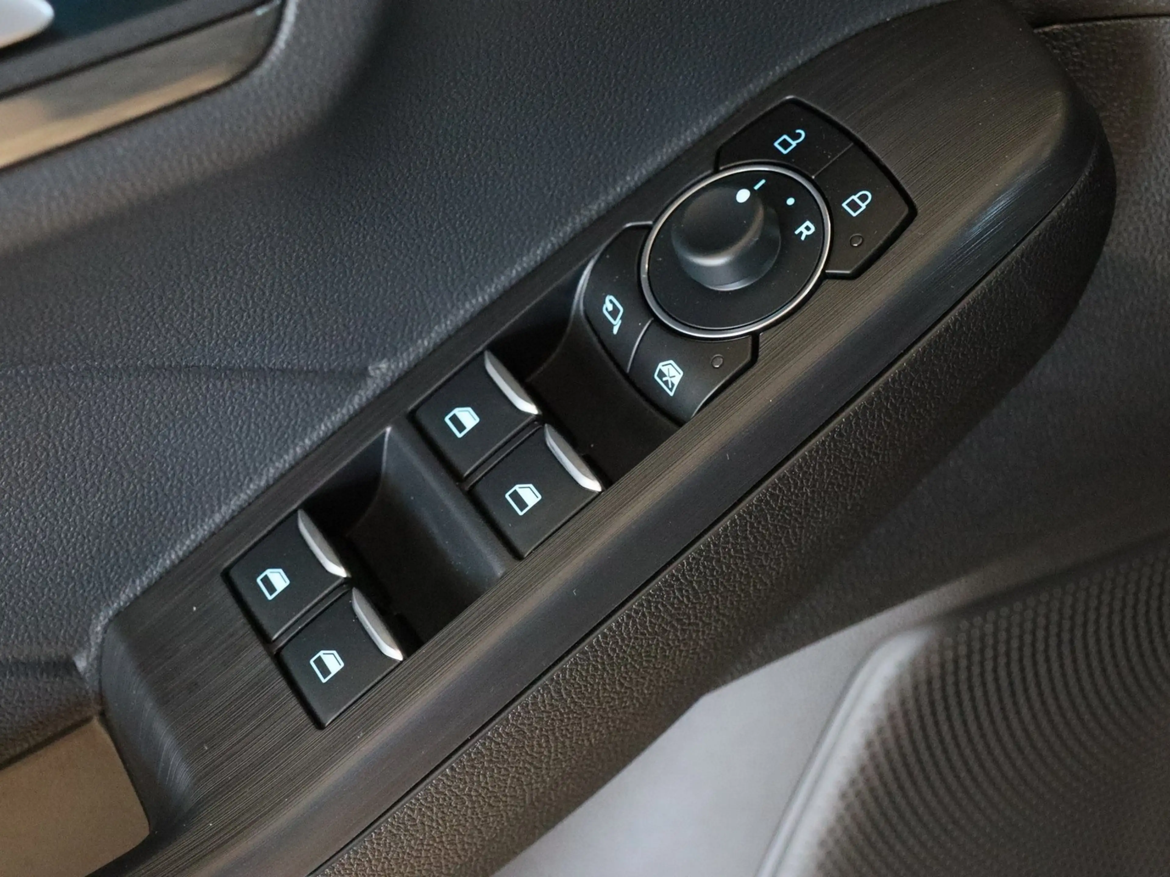 Ford Kuga Titanium Ganzjahresreifen WP+Fahrerassistenz-Paket — photo 14