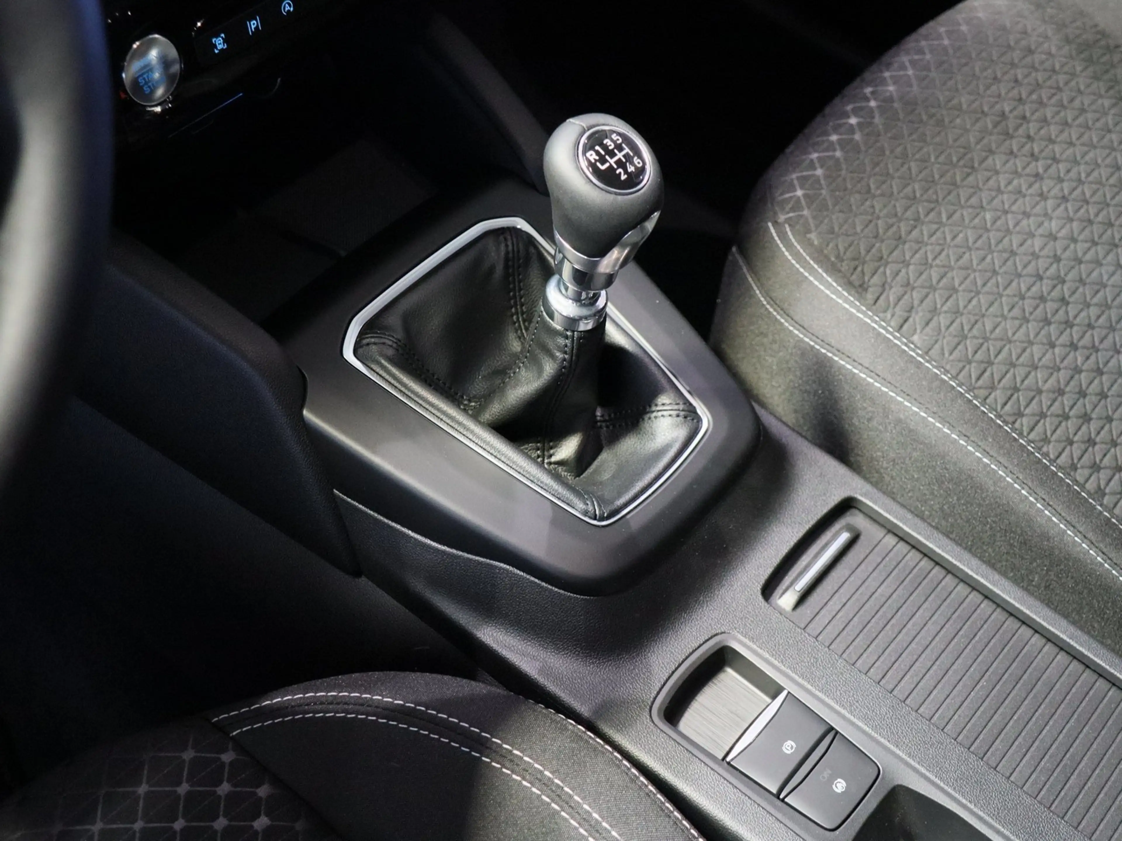 Ford Kuga Titanium Ganzjahresreifen WP+Fahrerassistenz-Paket — photo 10