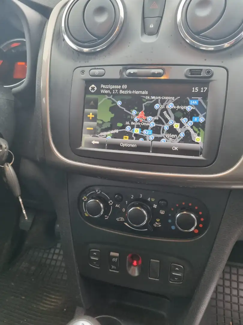 Dacia Logan MCV 2 Lauréate 1,2 16V Navi Klima.Sitzheizung - 2