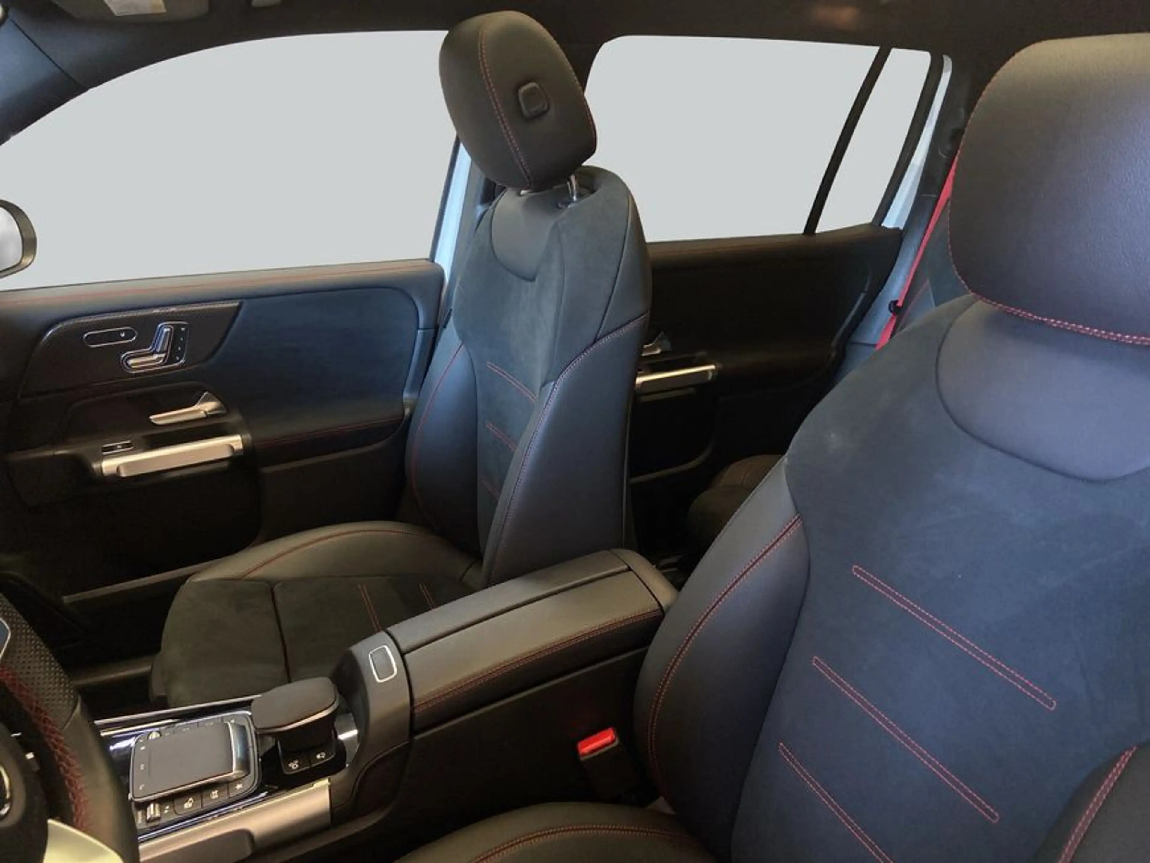 Mercedes-Benz GLB 35 AMG GLB — photo 10
