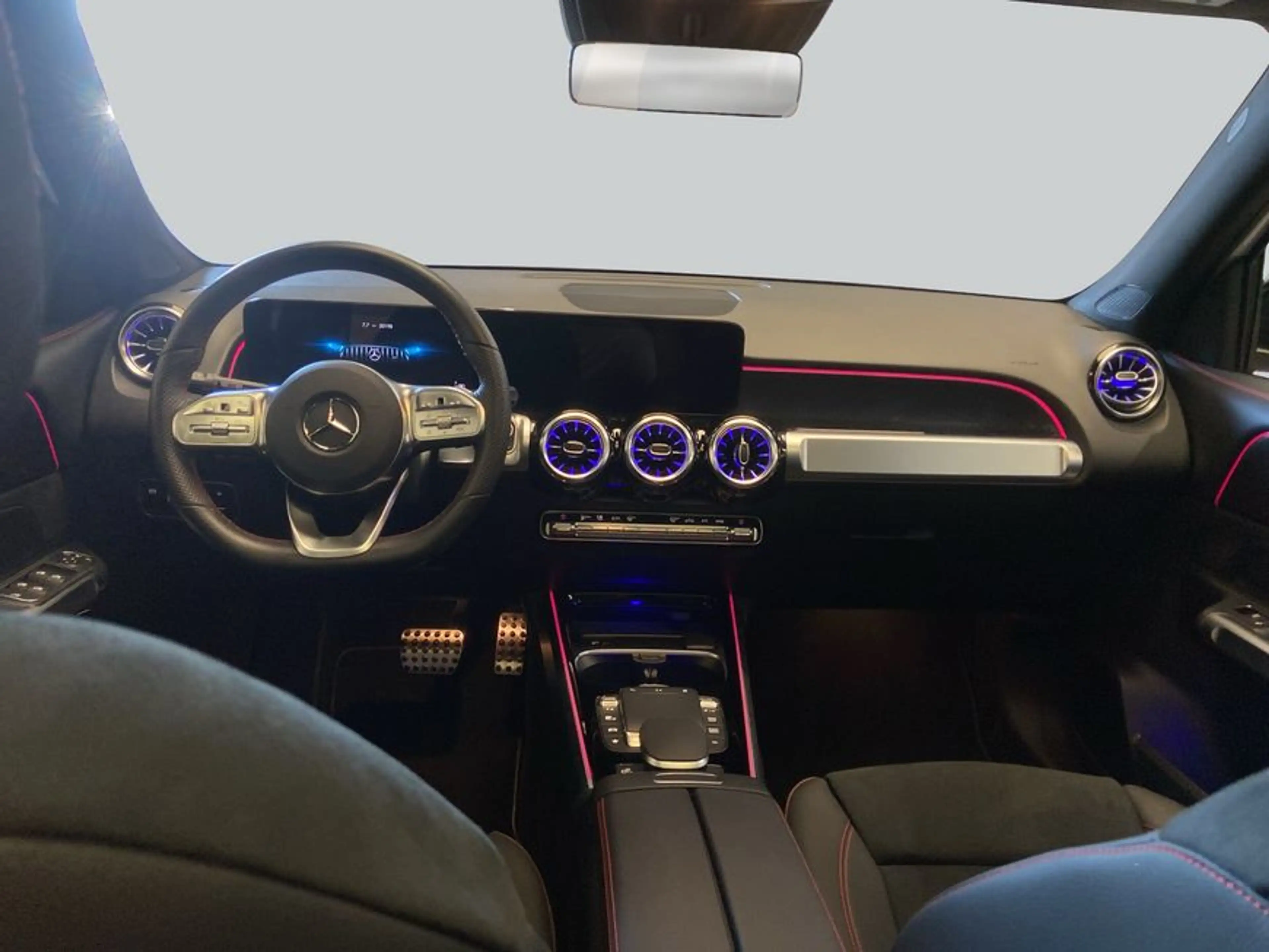 Mercedes-Benz GLB 35 AMG GLB — photo 13