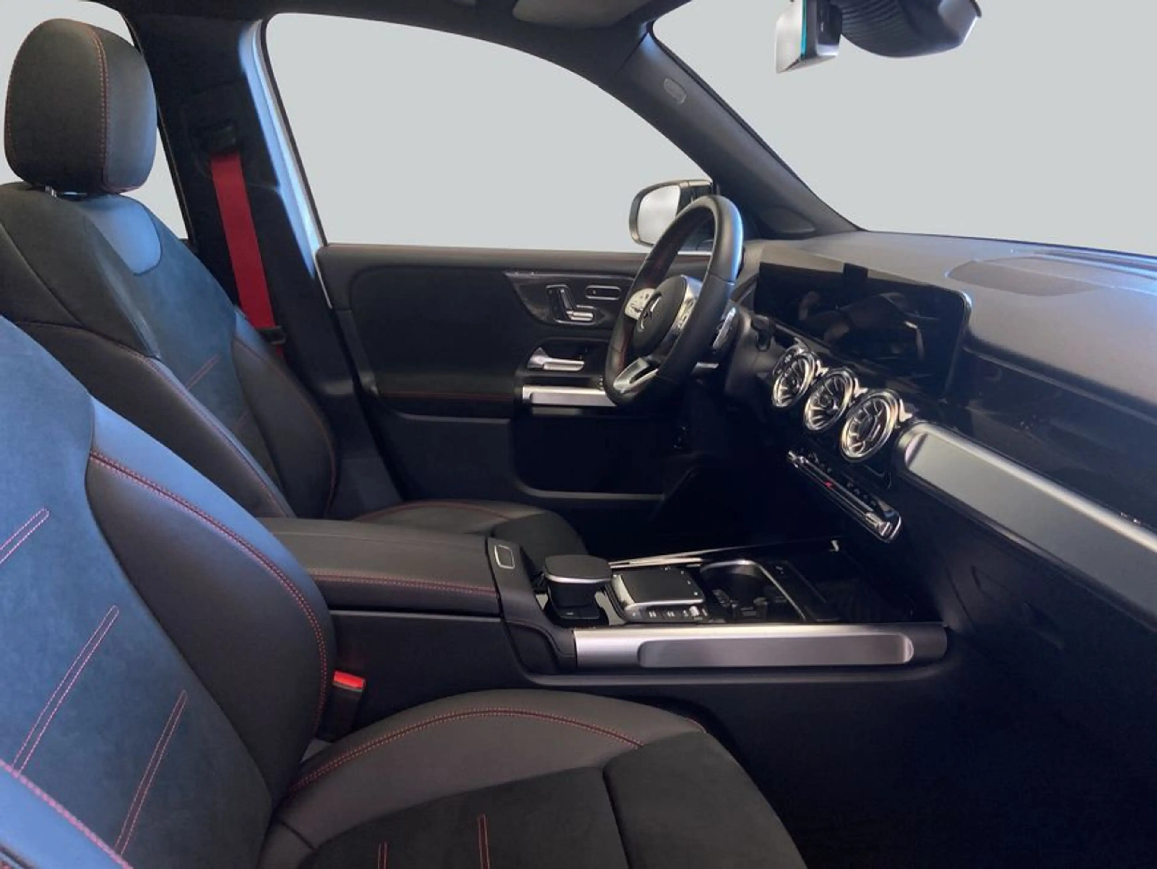 Mercedes-Benz GLB 35 AMG GLB — photo 12