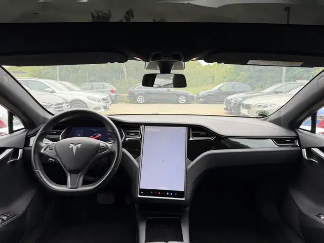 Tesla Model S view 9