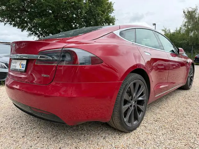Tesla Model S view 4