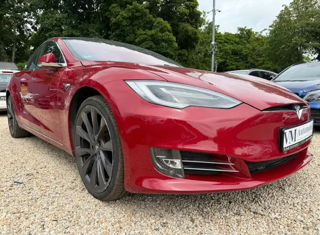 Tesla Model S view 3