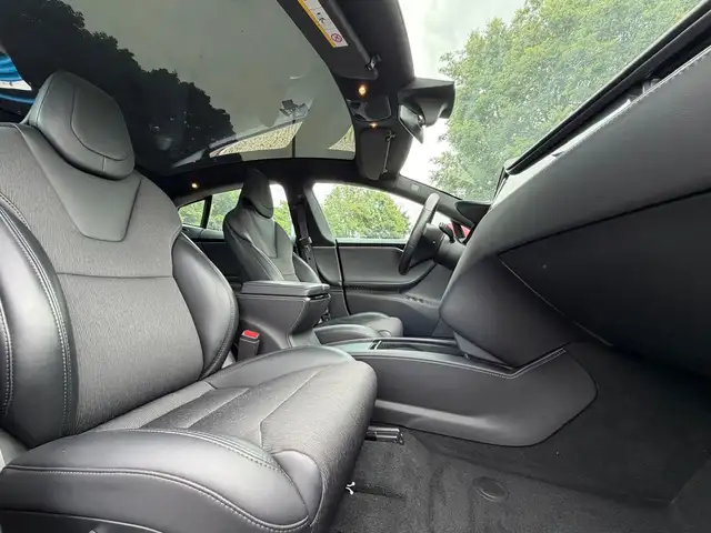 Tesla Model S view 10