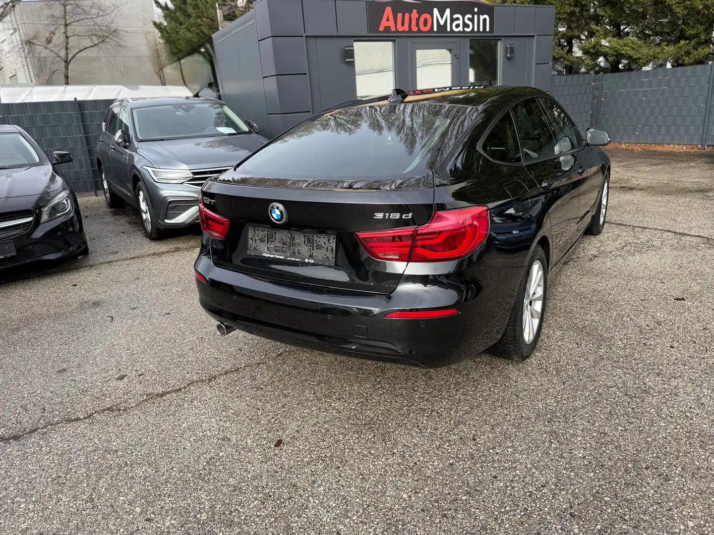 BMW 318 d Gran Turismo Advantage Aut. Schwarz - 2