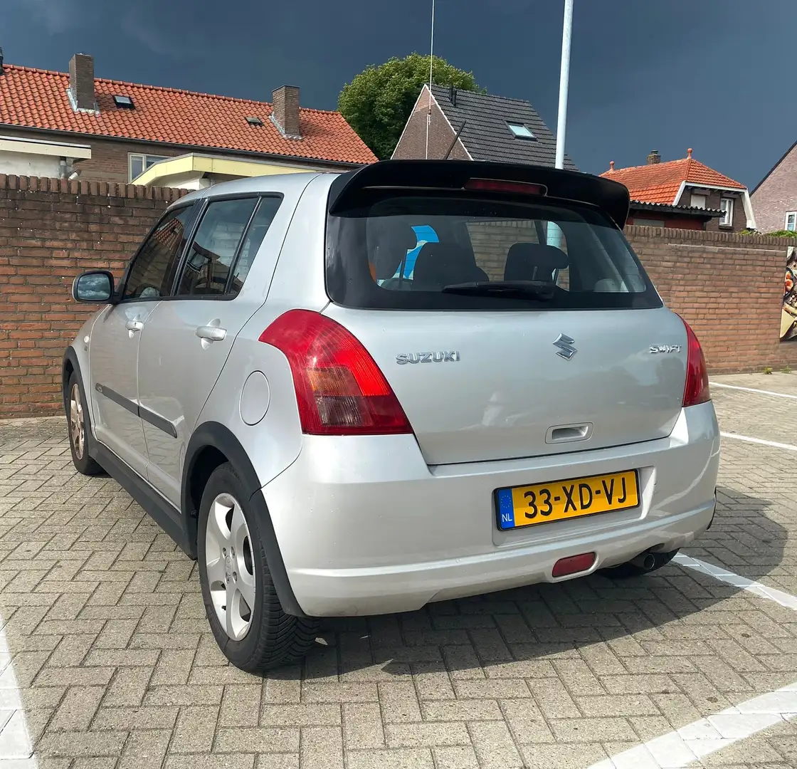 Suzuki Swift 1.3 Shogun Šedá - 1