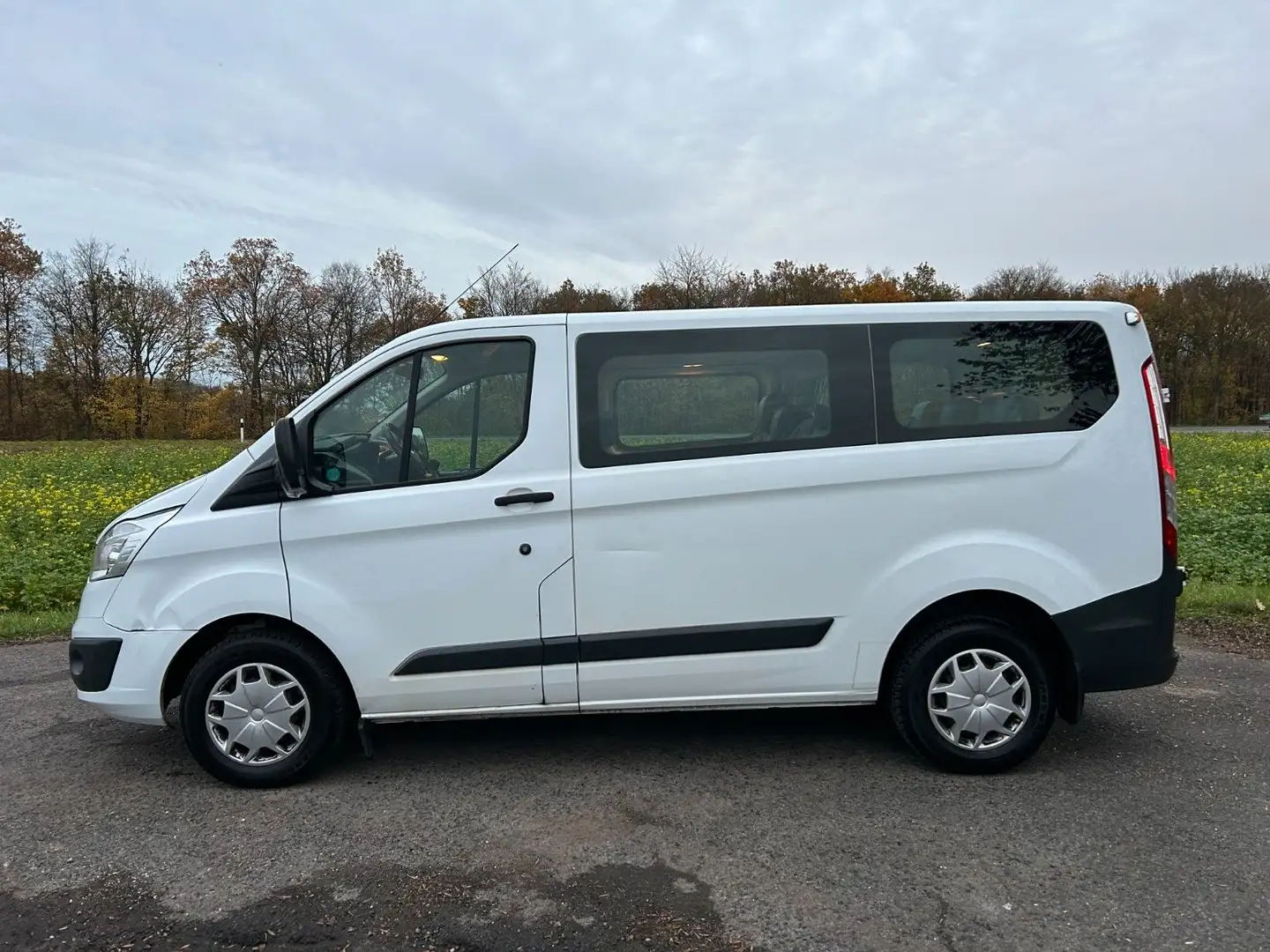 Ford Transit Tourneo Custom Kombi 310 L1 Trend Klima 9-S Weiß - 2