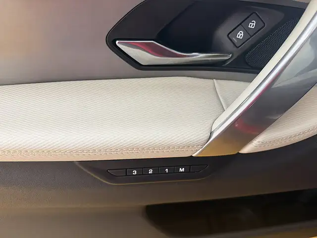 Land Rover Discovery Sport view 23
