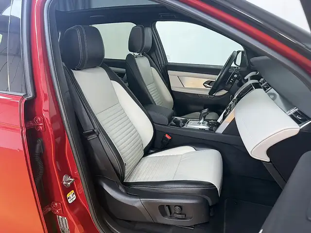 Land Rover Discovery Sport view 6