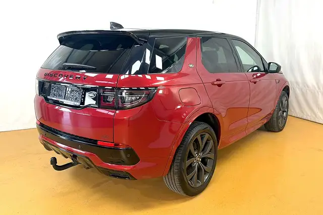 Land Rover Discovery Sport view 4