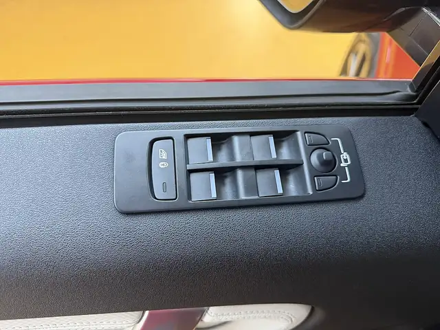 Land Rover Discovery Sport view 25