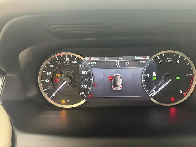 Land Rover Discovery Sport view 15