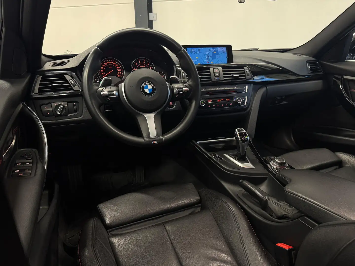 BMW 320 3-serie Touring 320i M-Sport|PANO|LEDER|Vol Blauw - 2