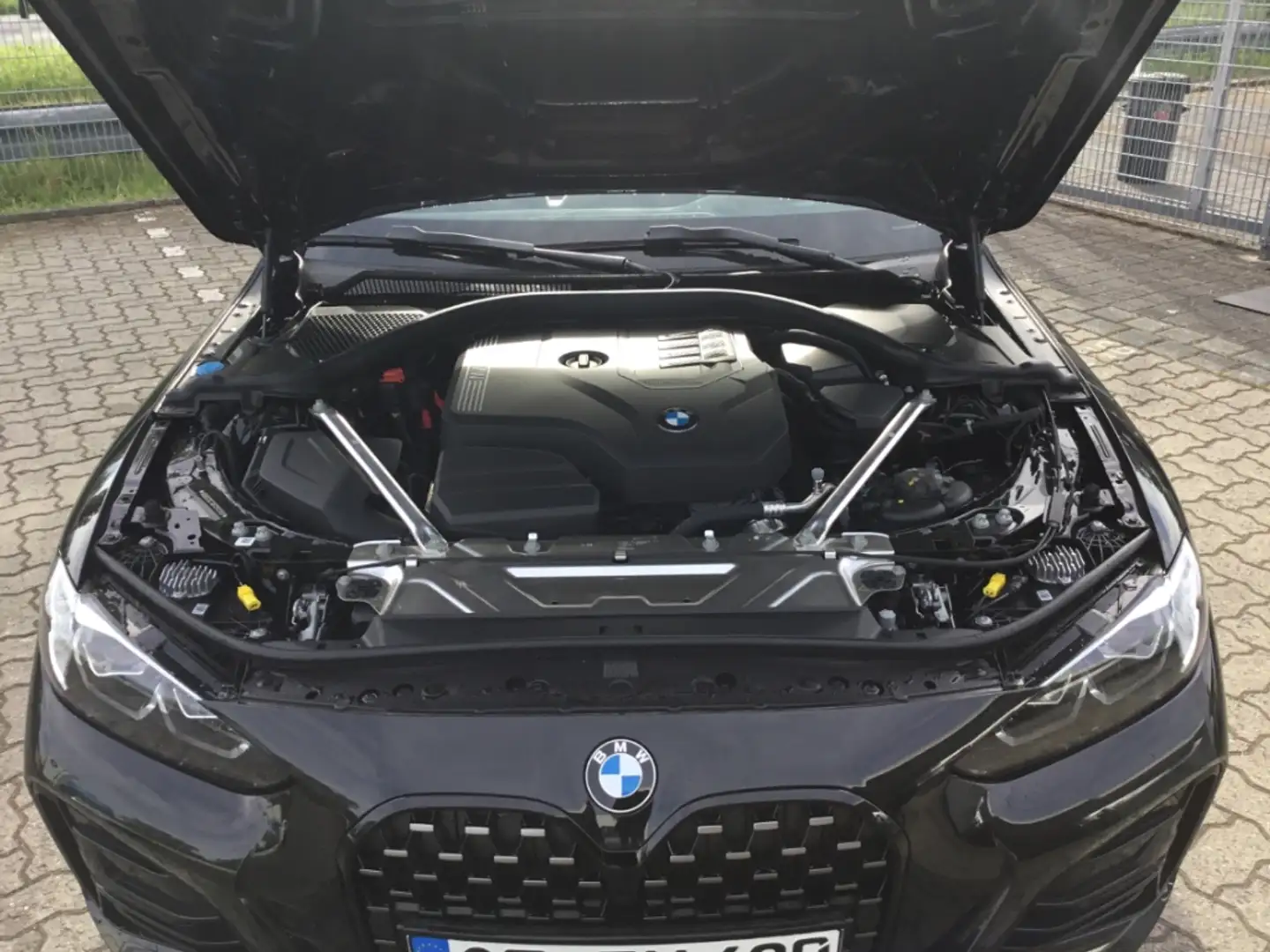 BMW 420 i Cabrio Sportpaket Navi Leder digitales Cockpit M Black - 2