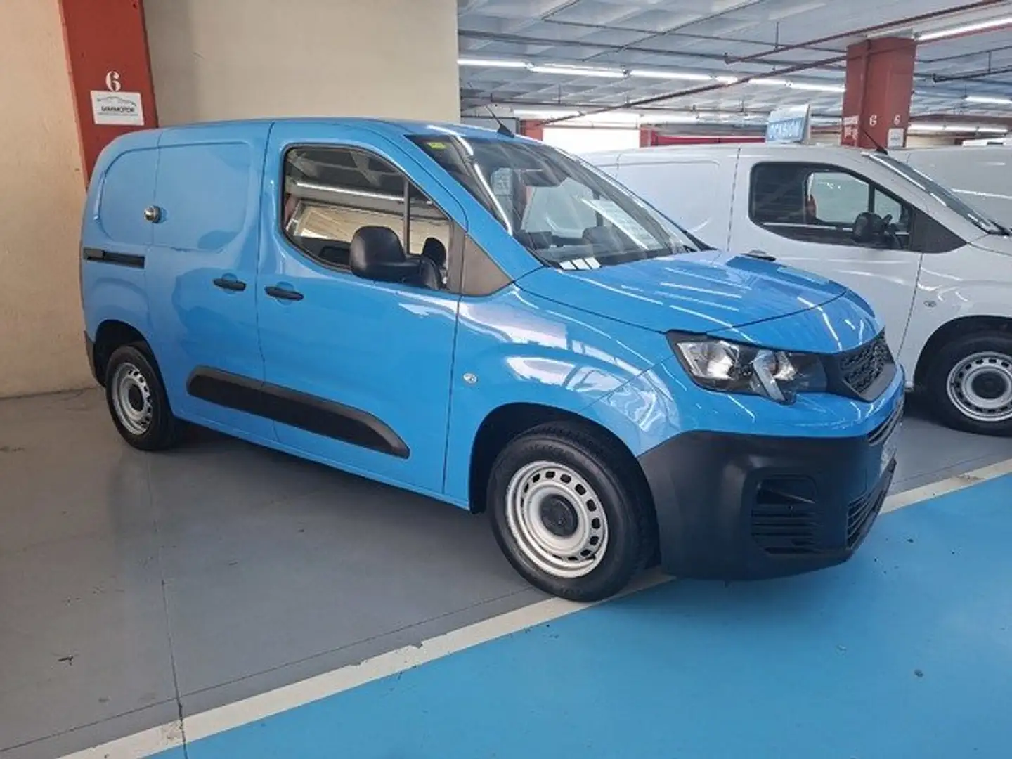 Peugeot Partner 1.5BlueHDI Pro Standard 600kg 75 Azul - 2