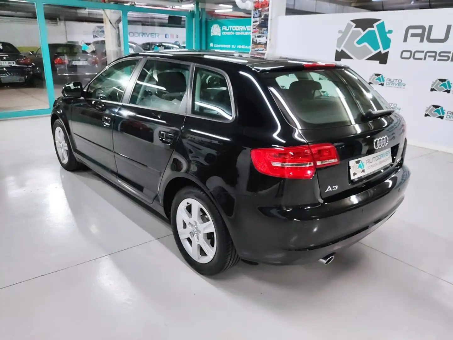 Audi A3 Sportback 1.6TDI Ambition Negro - 2