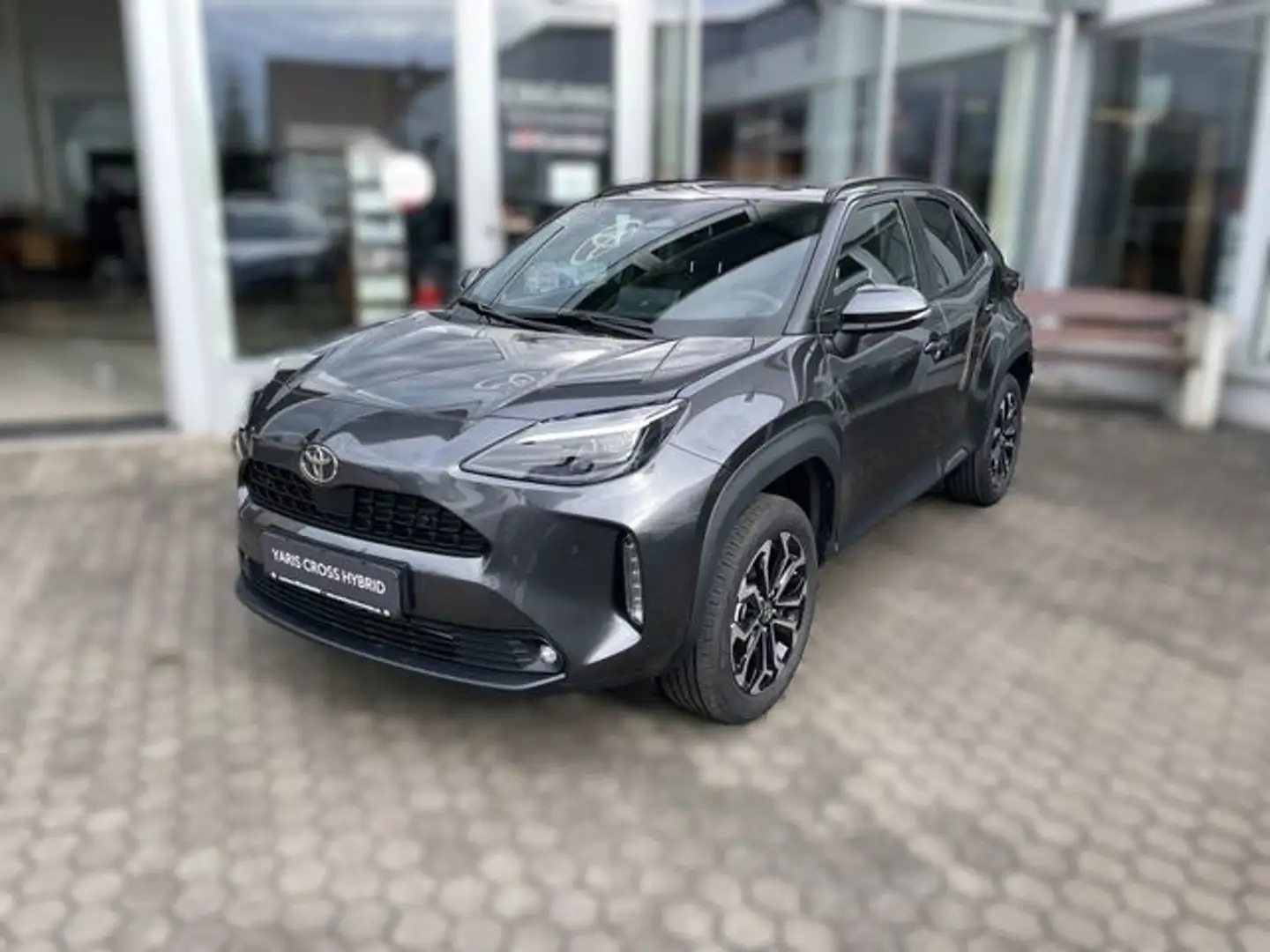 Toyota Yaris Cross Hybrid 130 1.5 VVT-i Teamplayer SHZ Grijs - 2