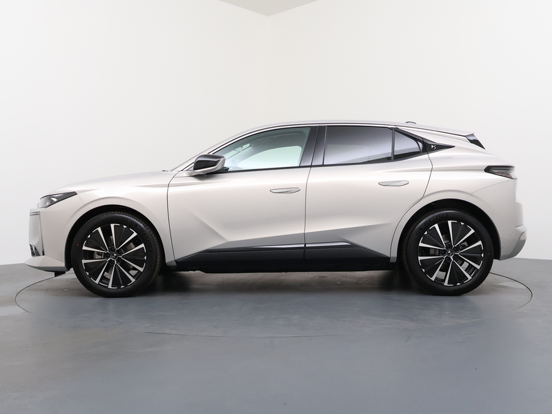 DS Automobiles N°4 Étoile - E-Tense, No4 (2025) | 10" capacitive touc — photo 13