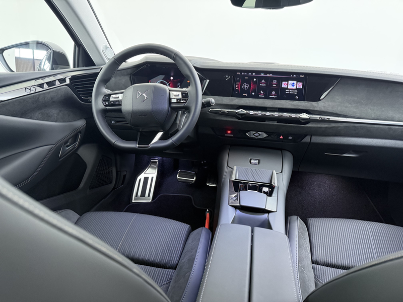 DS Automobiles N°4 Étoile - E-Tense, No4 (2025) | 10" capacitive touc — photo 7