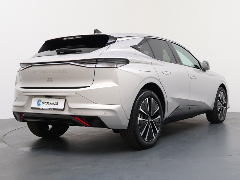 DS Automobiles N°4 Étoile - E-Tense, No4 (2025) | 10" capacitive touc — photo 2