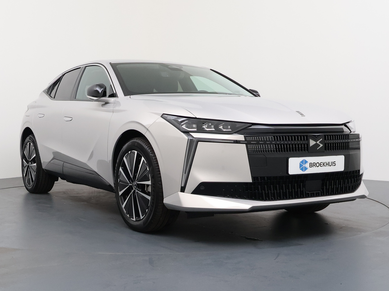DS Automobiles N°4 Étoile - E-Tense, No4 (2025) | 10" capacitive touc — photo 9