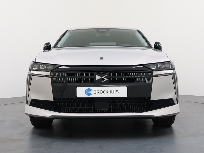DS Automobiles N°4 Étoile - E-Tense, No4 (2025) | 10" capacitive touc — photo 5