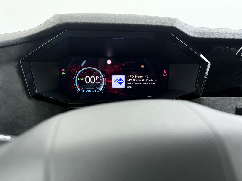 DS Automobiles N°4 Étoile - E-Tense, No4 (2025) | 10" capacitive touc — photo 15