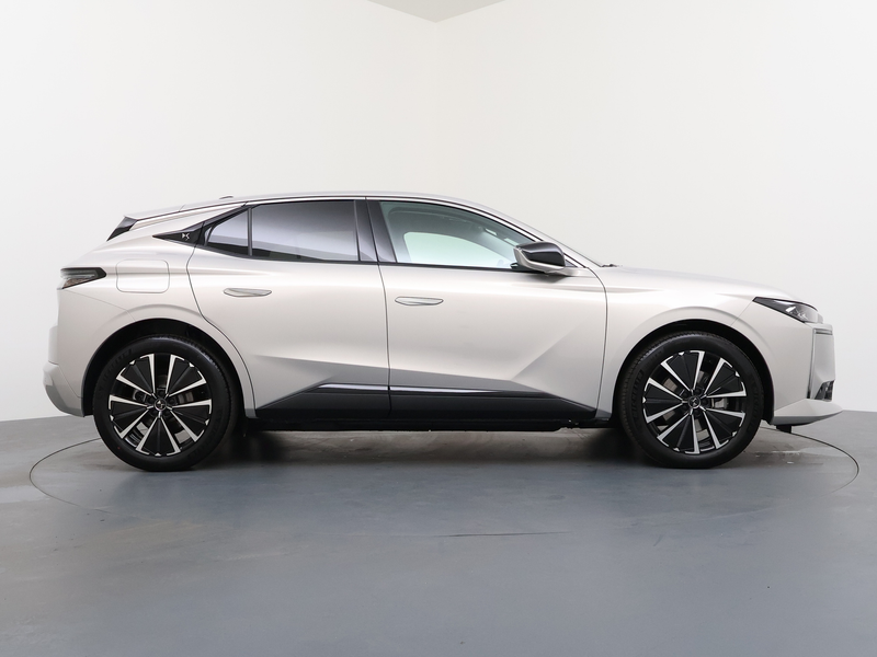 DS Automobiles N°4 Étoile - E-Tense, No4 (2025) | 10" capacitive touc — photo 14