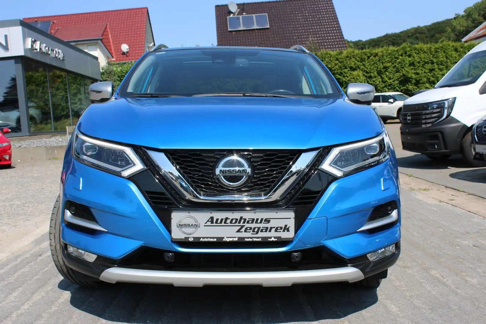Nissan Qashqai N-Motion Panorama Blau - 2