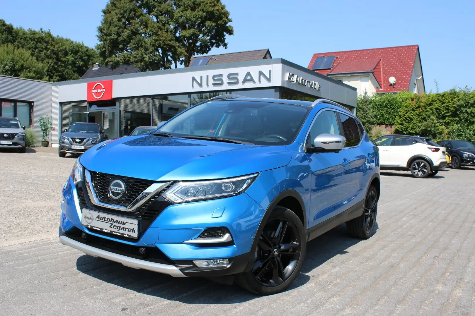 Nissan Qashqai N-Motion Panorama Blau - 1