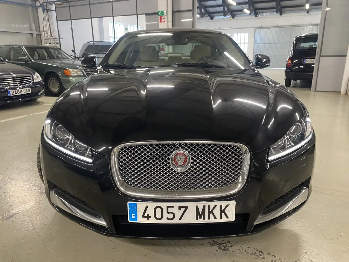 Jaguar XF 2.2 Diesel Luxury Aut. Negro - 2