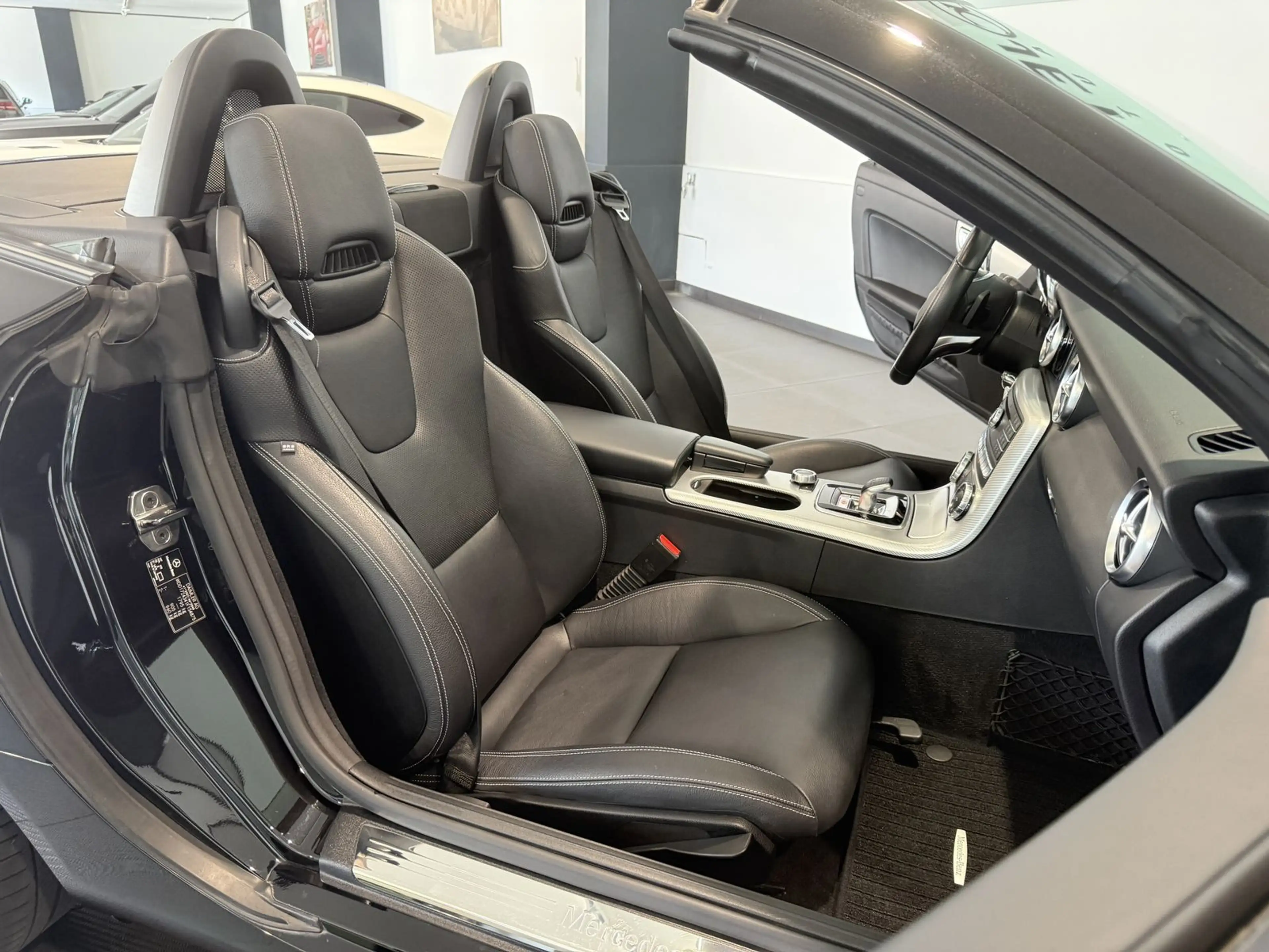 Mercedes-Benz SLC 200 Roadster AMG *ILS-Navi-Airscarf-2.HD* — photo 8