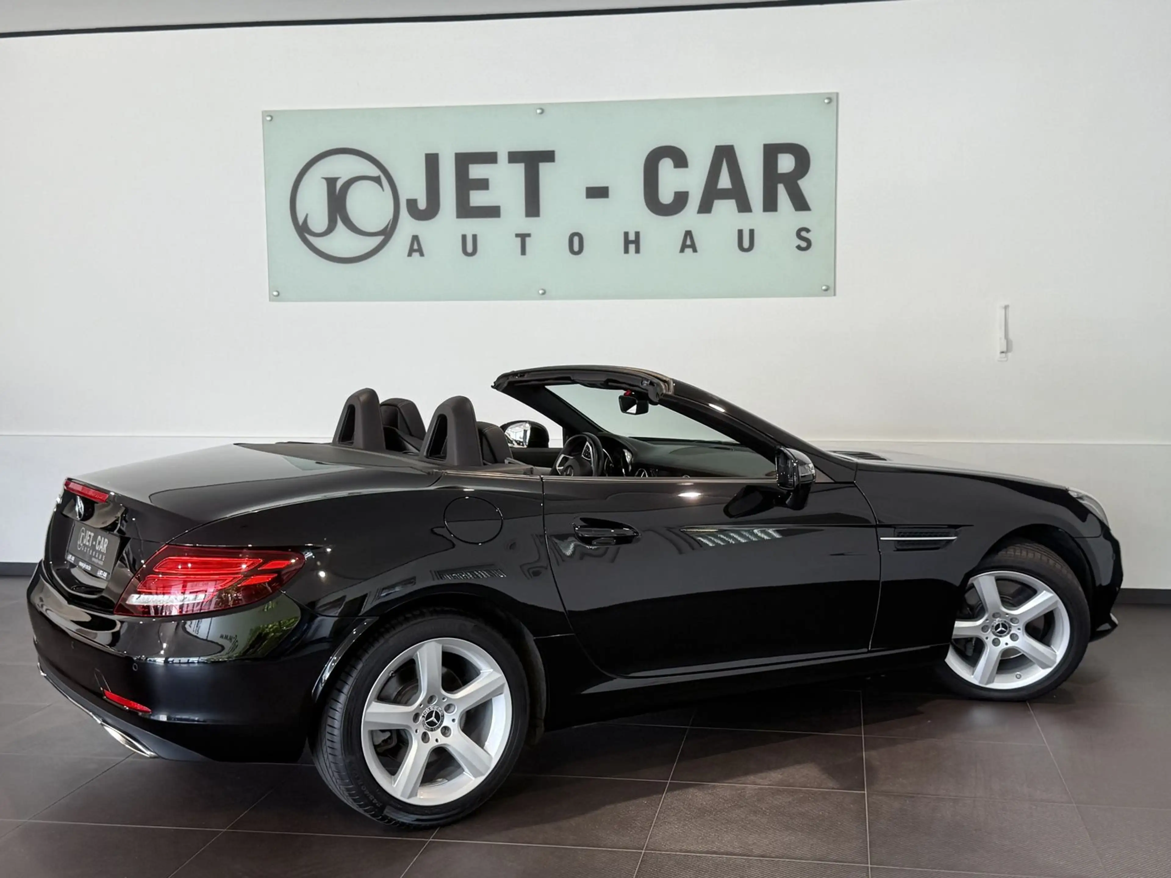 Mercedes-Benz SLC 200 Roadster AMG *ILS-Navi-Airscarf-2.HD* — photo 7