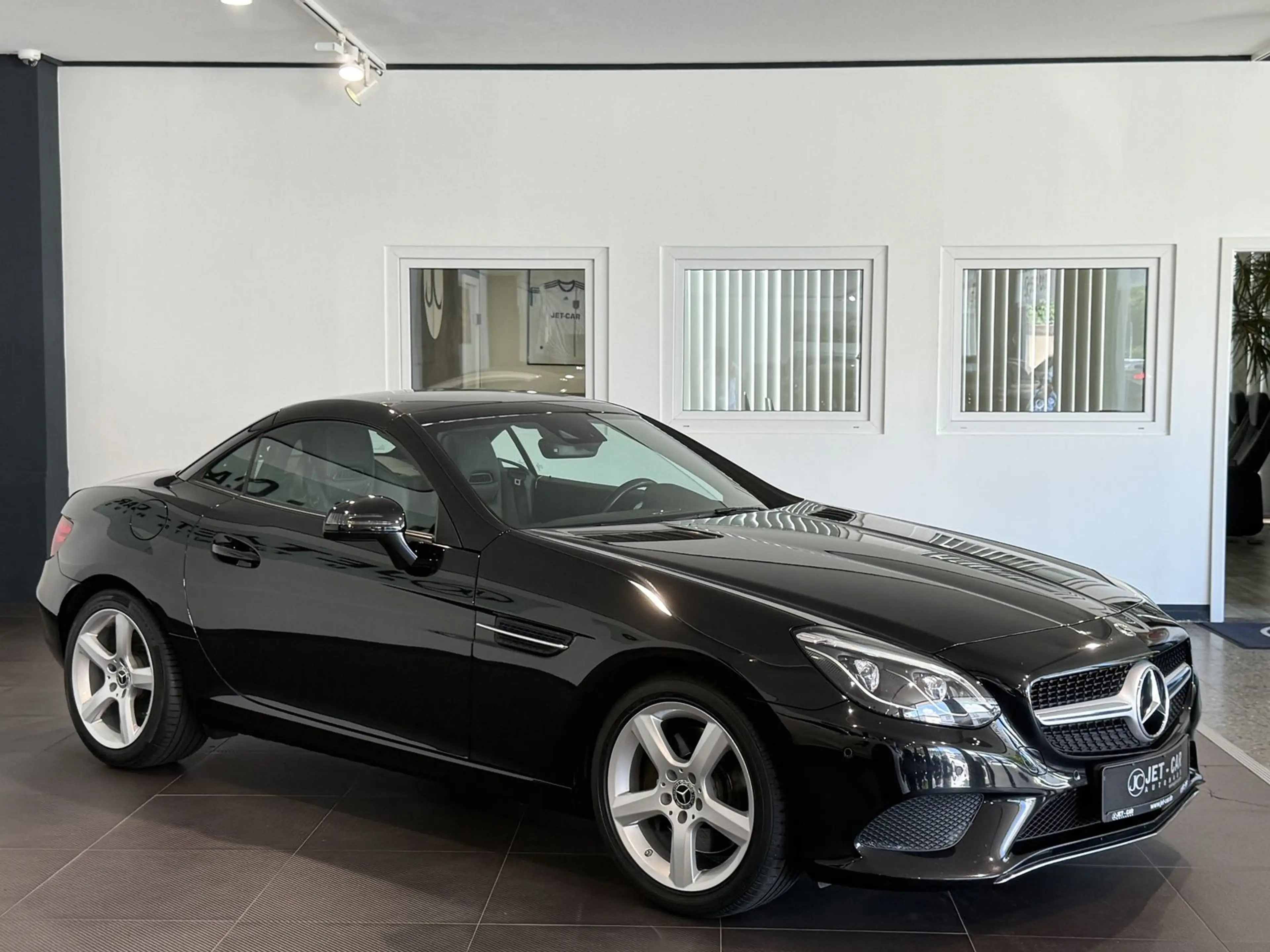 Mercedes-Benz SLC 200 Roadster AMG *ILS-Navi-Airscarf-2.HD* — photo 2