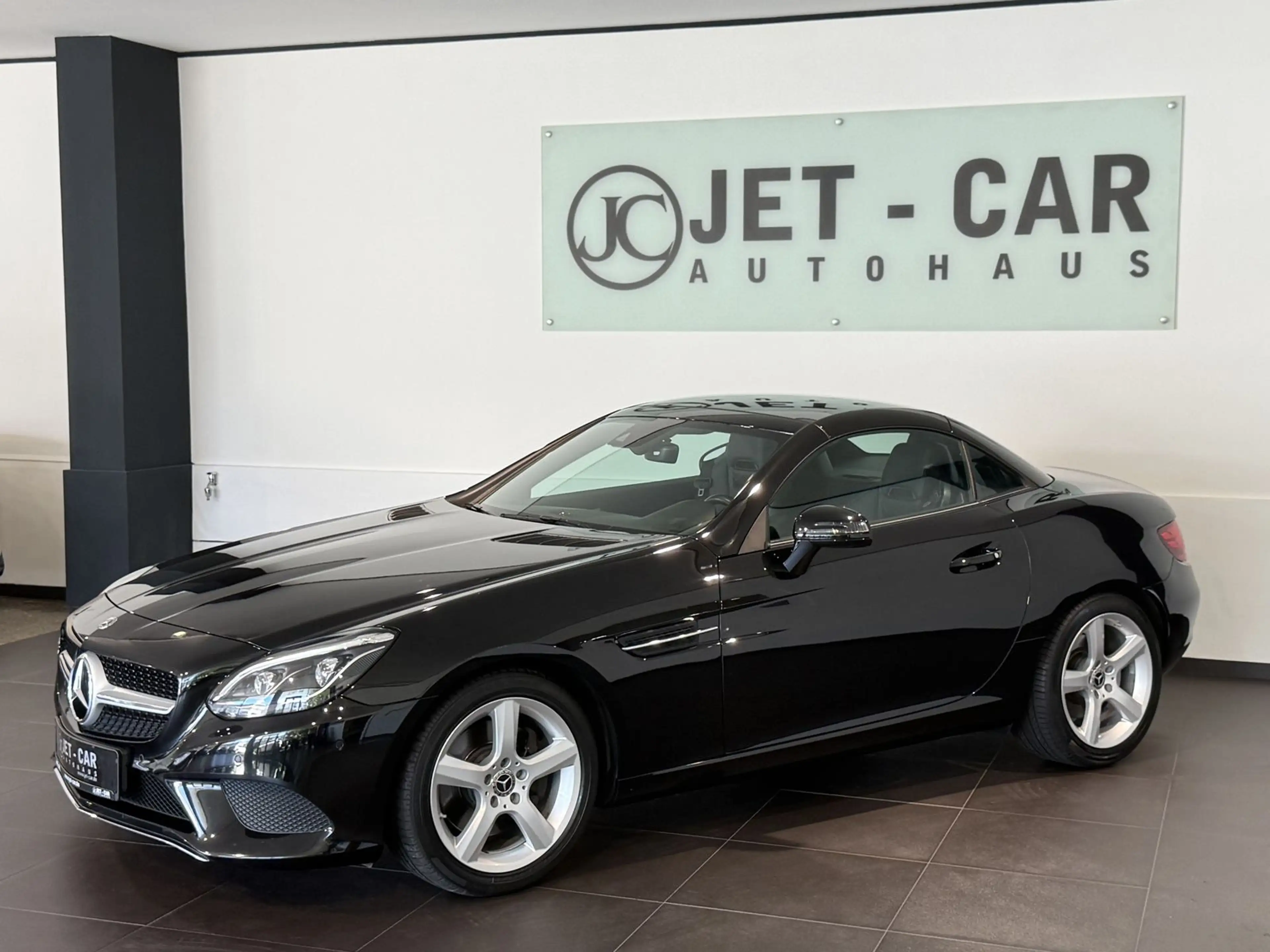 Mercedes-Benz SLC 200 Roadster AMG *ILS-Navi-Airscarf-2.HD*