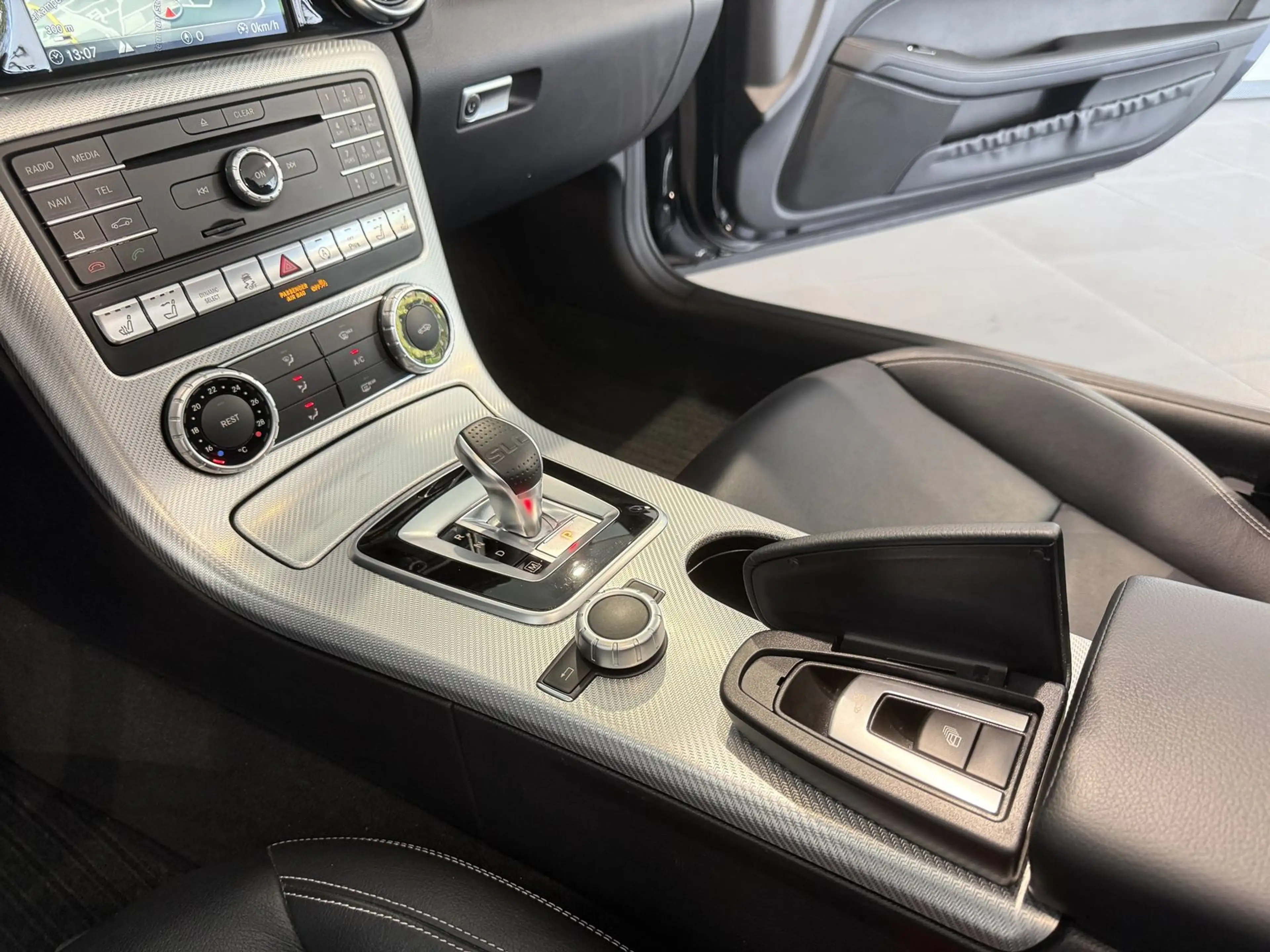 Mercedes-Benz SLC 200 Roadster AMG *ILS-Navi-Airscarf-2.HD* — photo 13