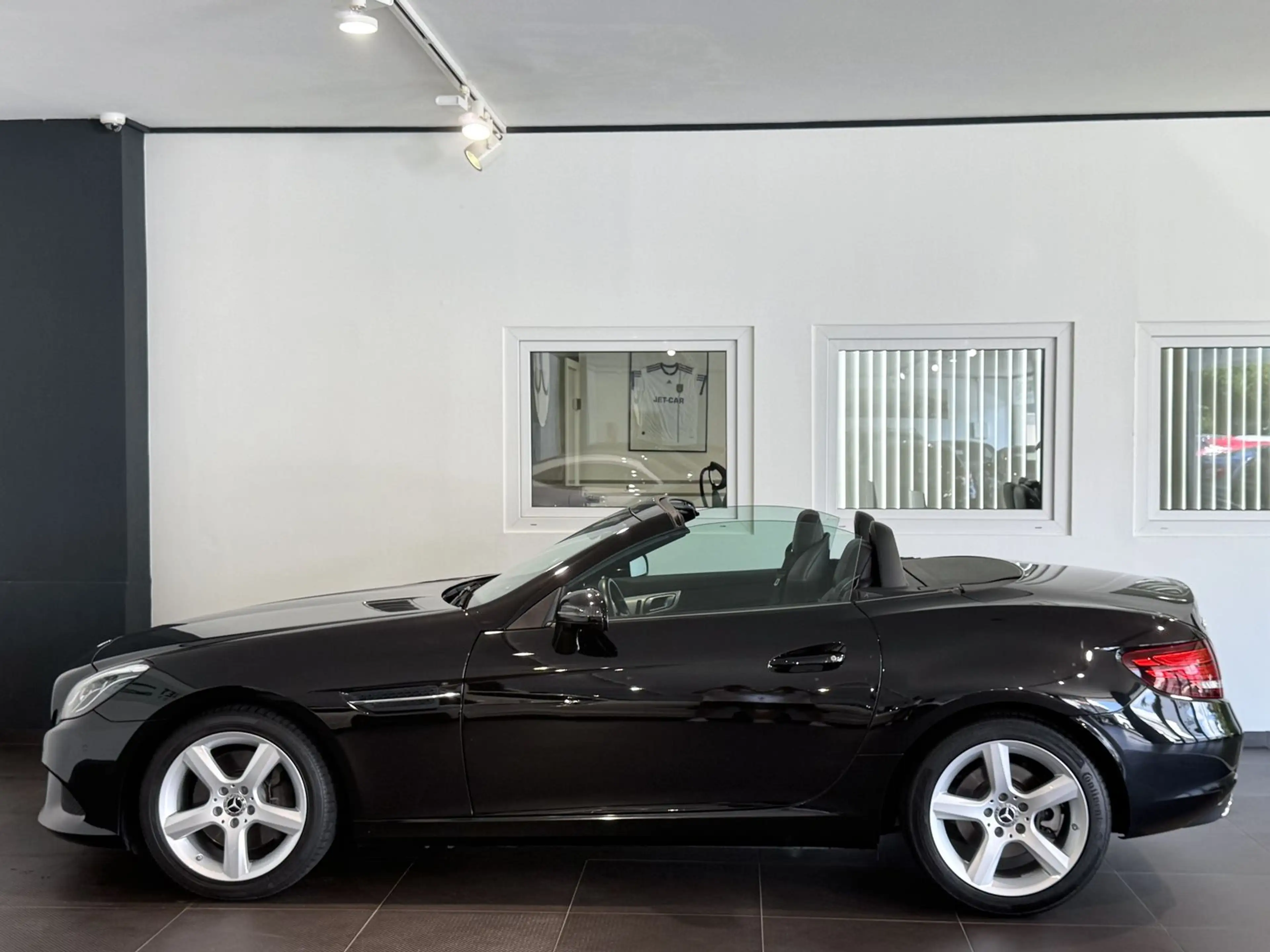 Mercedes-Benz SLC 200 Roadster AMG *ILS-Navi-Airscarf-2.HD* — photo 3