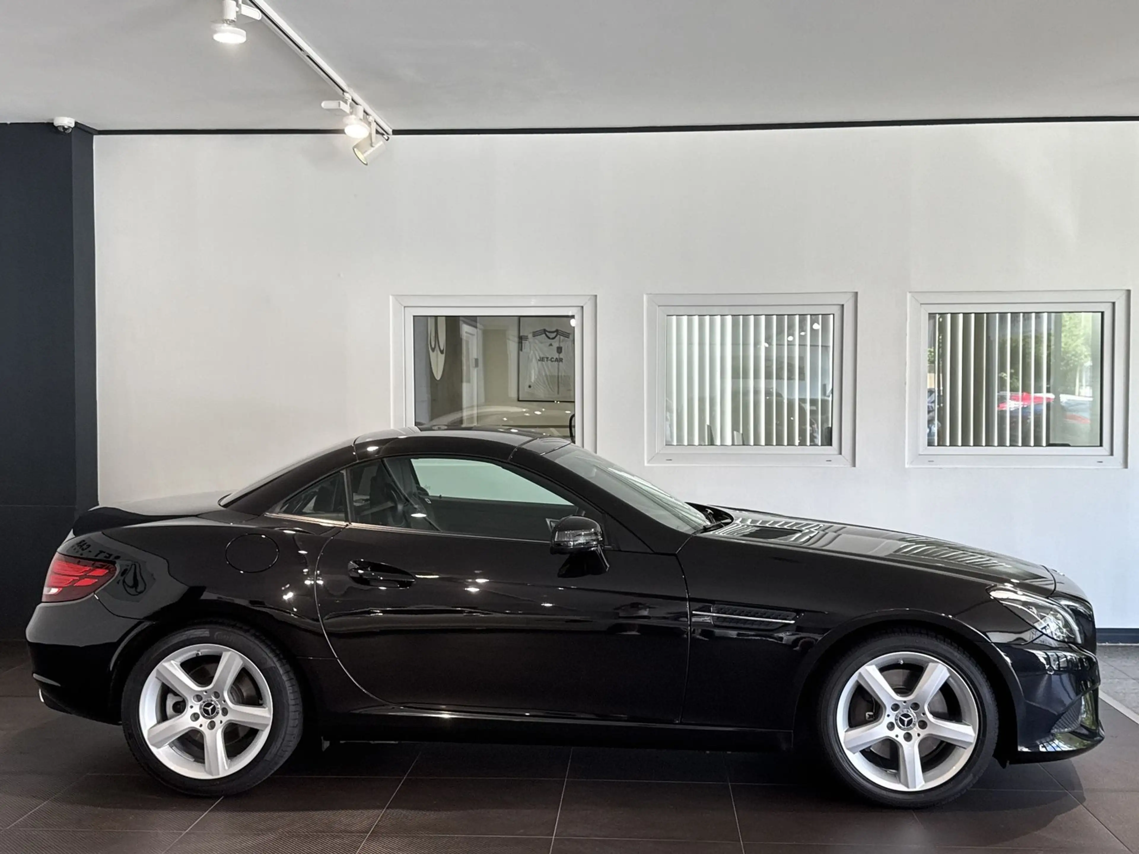 Mercedes-Benz SLC 200 Roadster AMG *ILS-Navi-Airscarf-2.HD* — photo 5