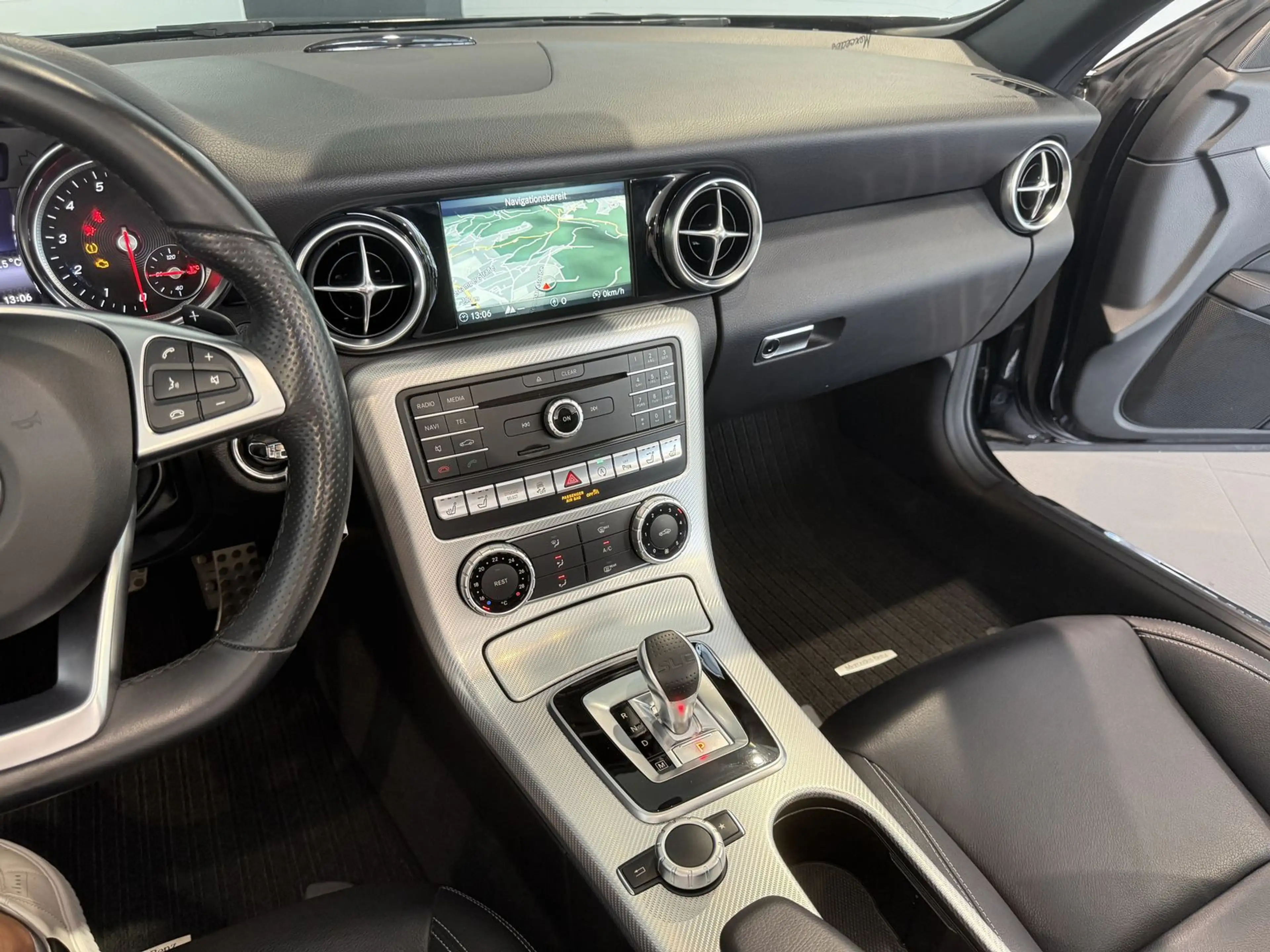 Mercedes-Benz SLC 200 Roadster AMG *ILS-Navi-Airscarf-2.HD* — photo 12