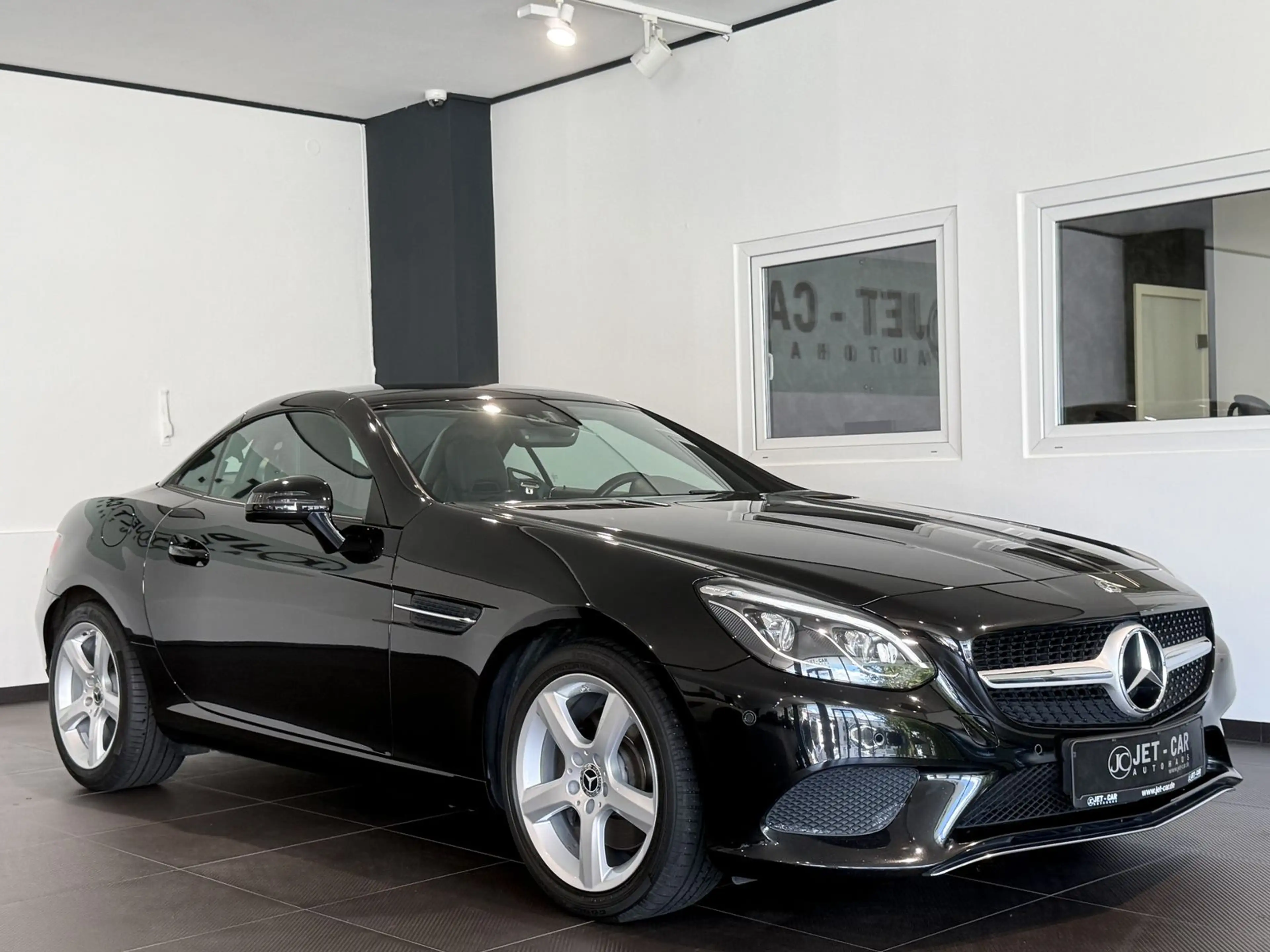 Mercedes-Benz SLC 200 Roadster AMG *ILS-Navi-Airscarf-2.HD* — photo 4