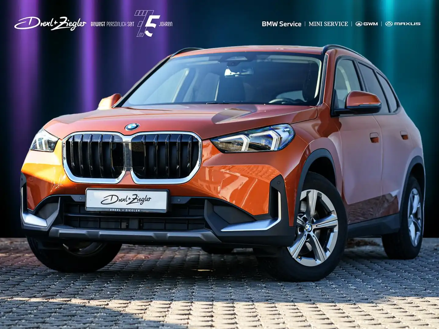 BMW X1 sDrive20i AHK PANO AdLED SpSitze KomZg DAB Orange - 1
