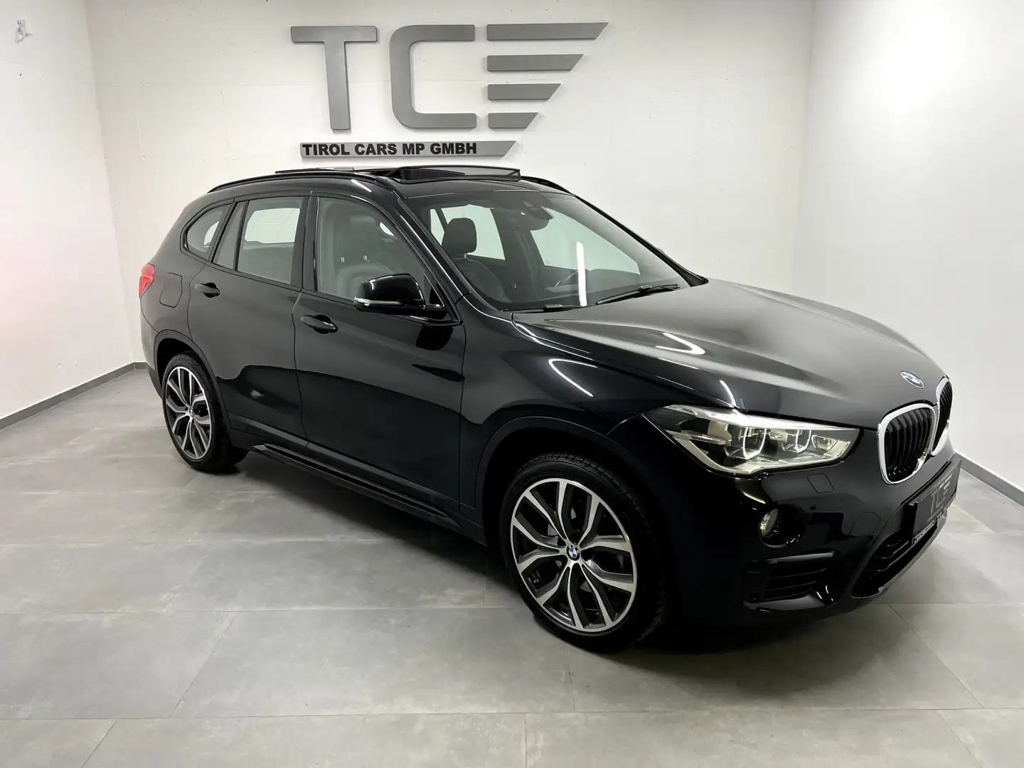 BMW X1 xDrive20i Sport Line Aut.Pano,Leder,RFK,.. Noir - 1